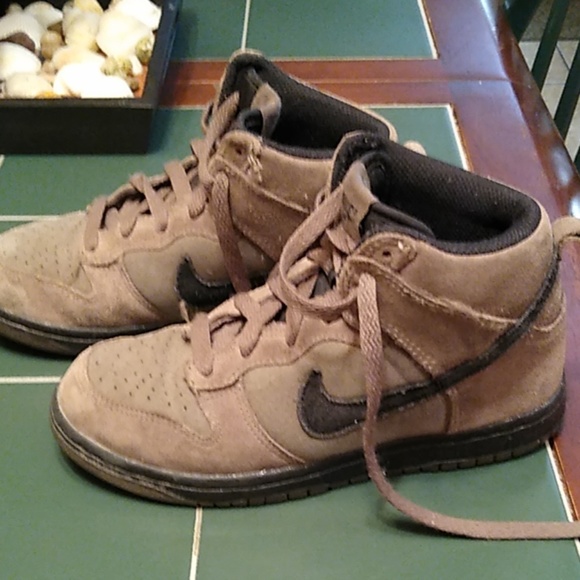 Shoes - Picture 2 of 4